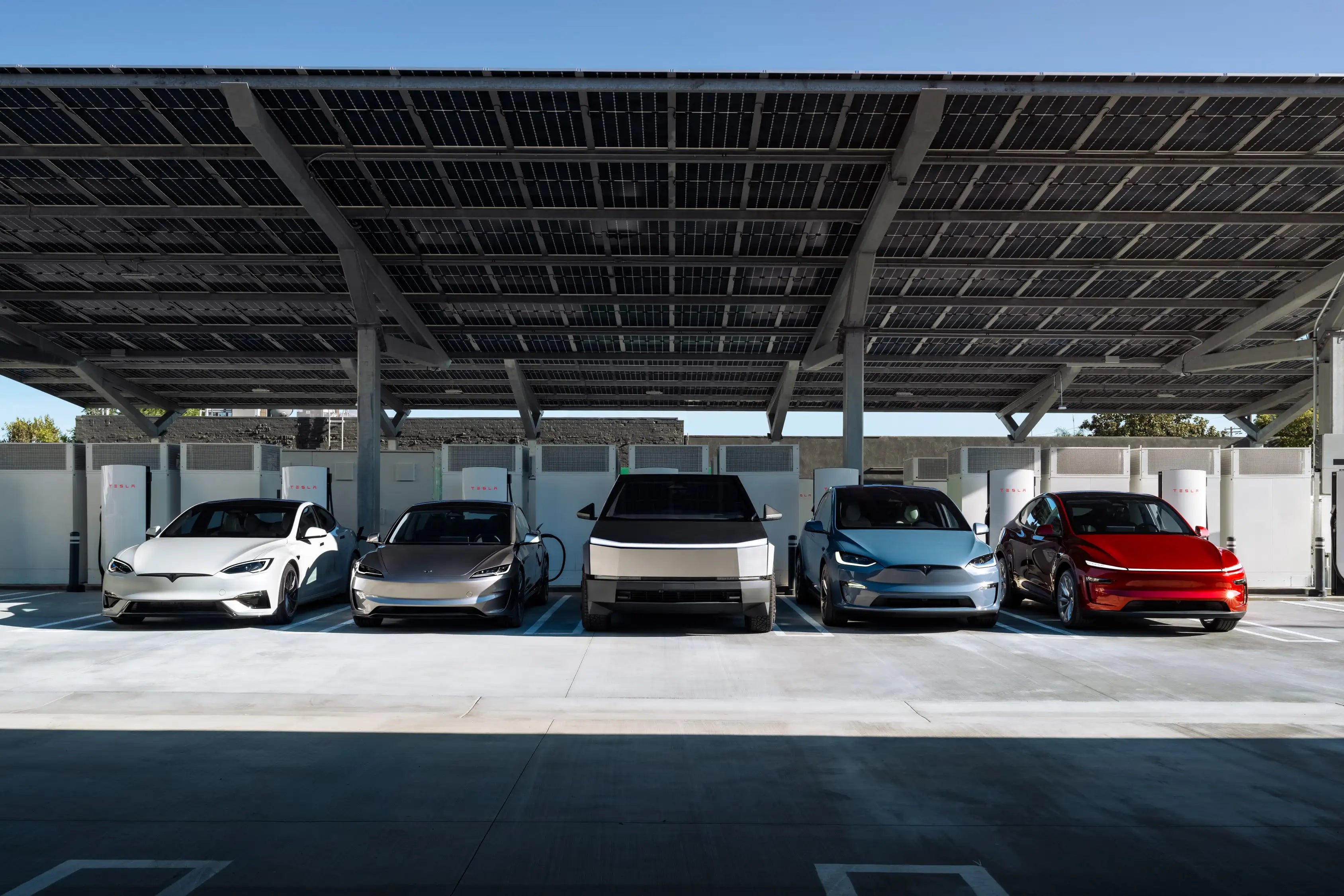 Tesla verbessert Supercharger-Wartezeiten mit KI-Modell