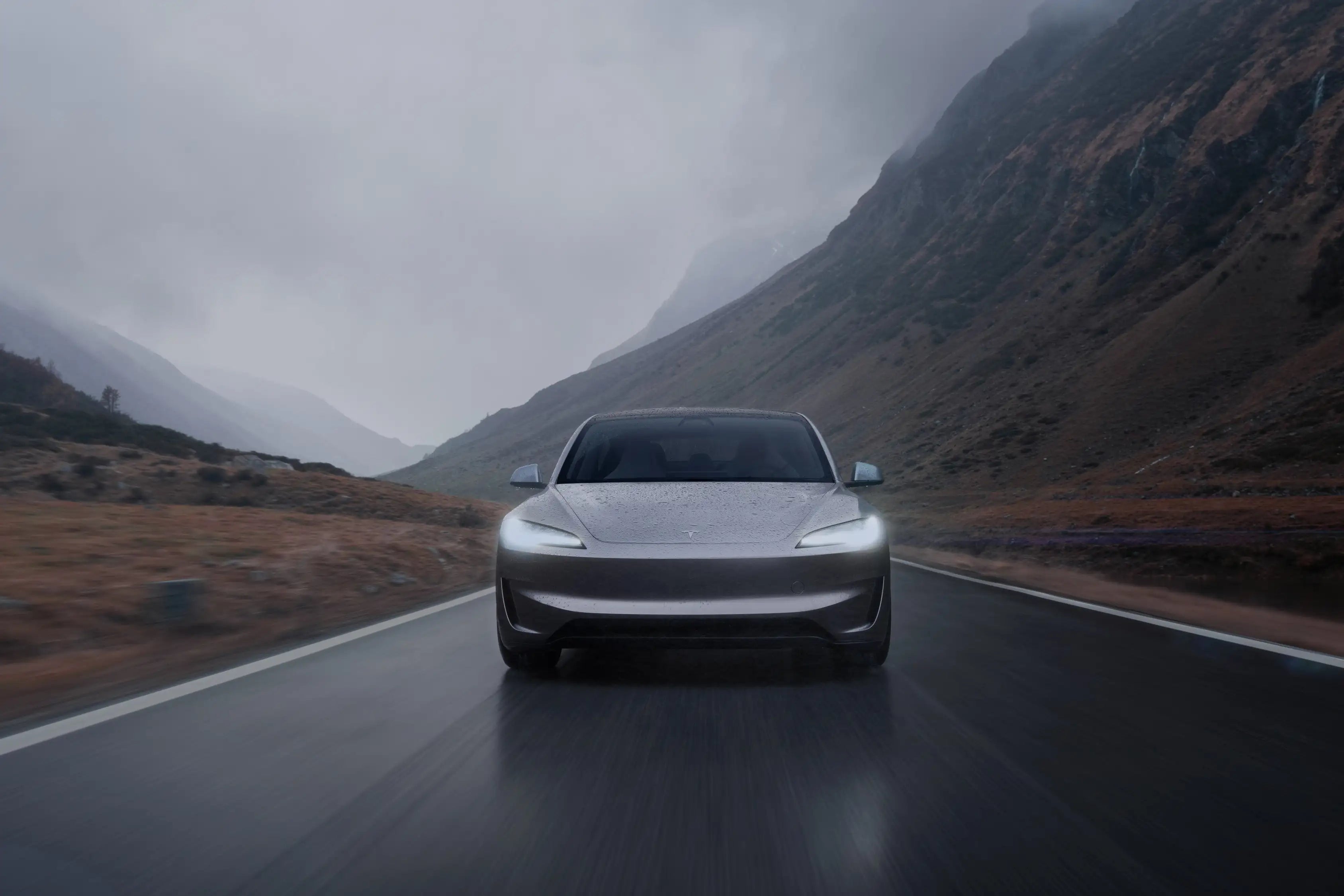 Tesla FSD erkennt Aquaplaning-Risiko und passt Geschwindigkeit automatisch an