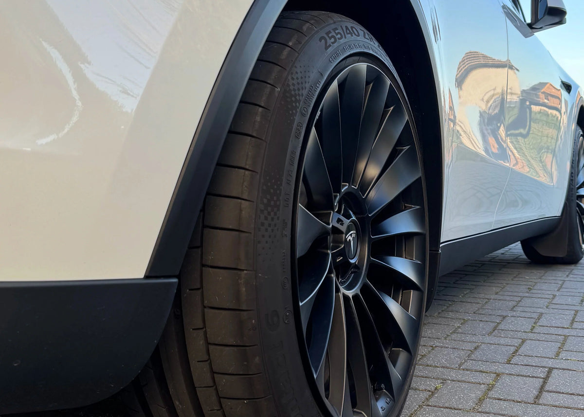 Tesla Model Y Juniper mit MSW 37T Matt Dark Graphite Kompletträdern 19 Zoll
