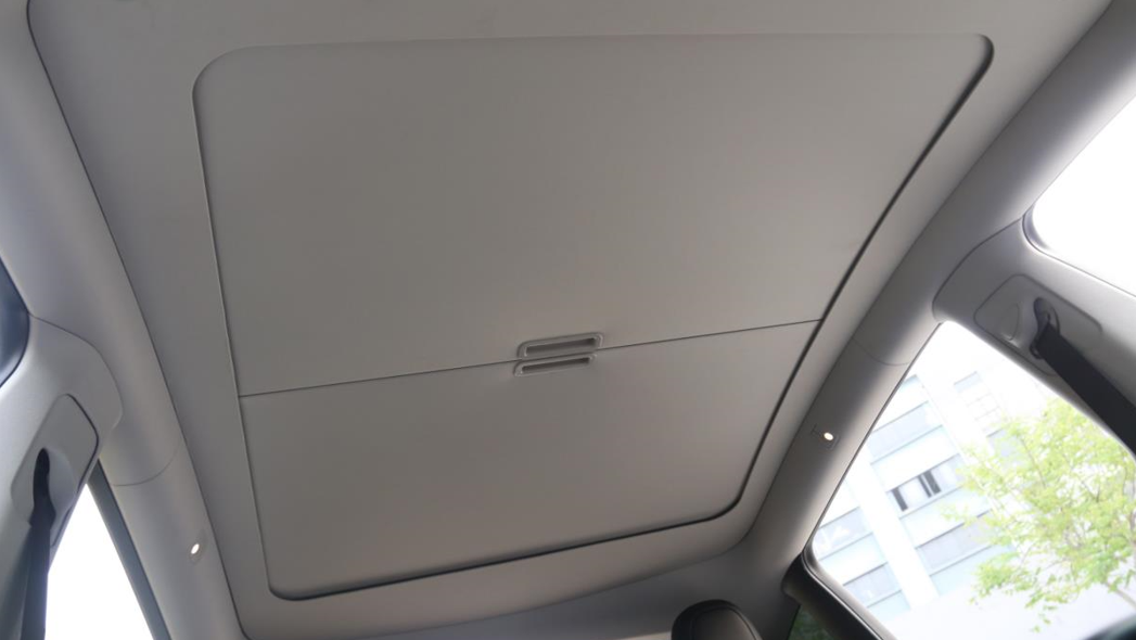 Tesla Model Y Sonnenschutz mit Schiebefunktion