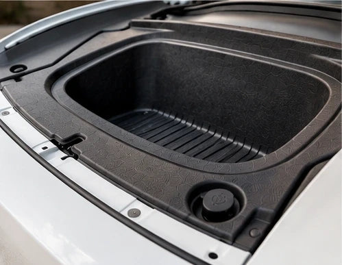 Detail: Frunkwanne mit angrenzender Greenline Premium Frunk Verkleidung