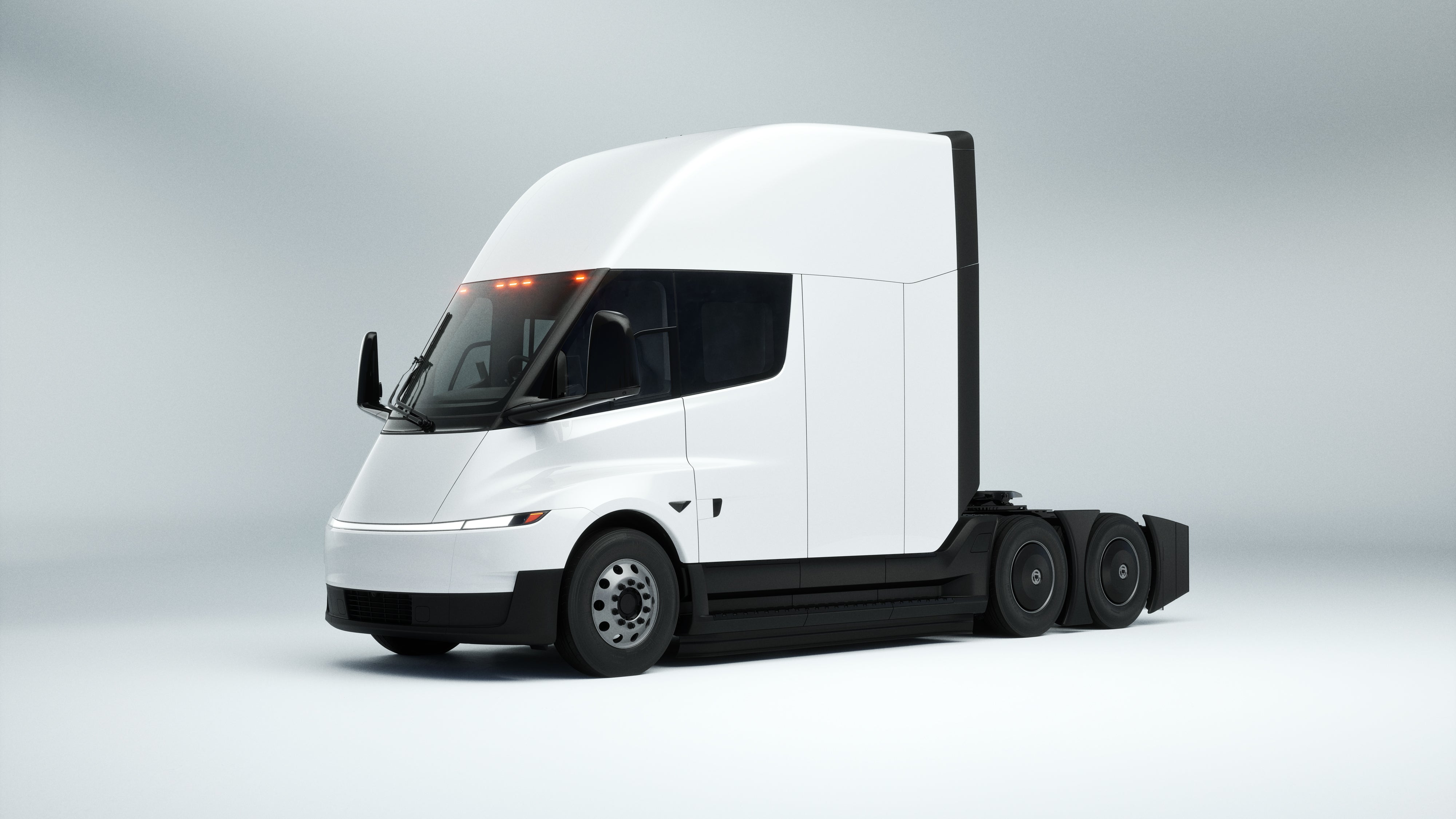 Elon Musk: Tesla Semi soll 2027 autonom fahren können