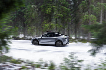 Model Y im Schnee