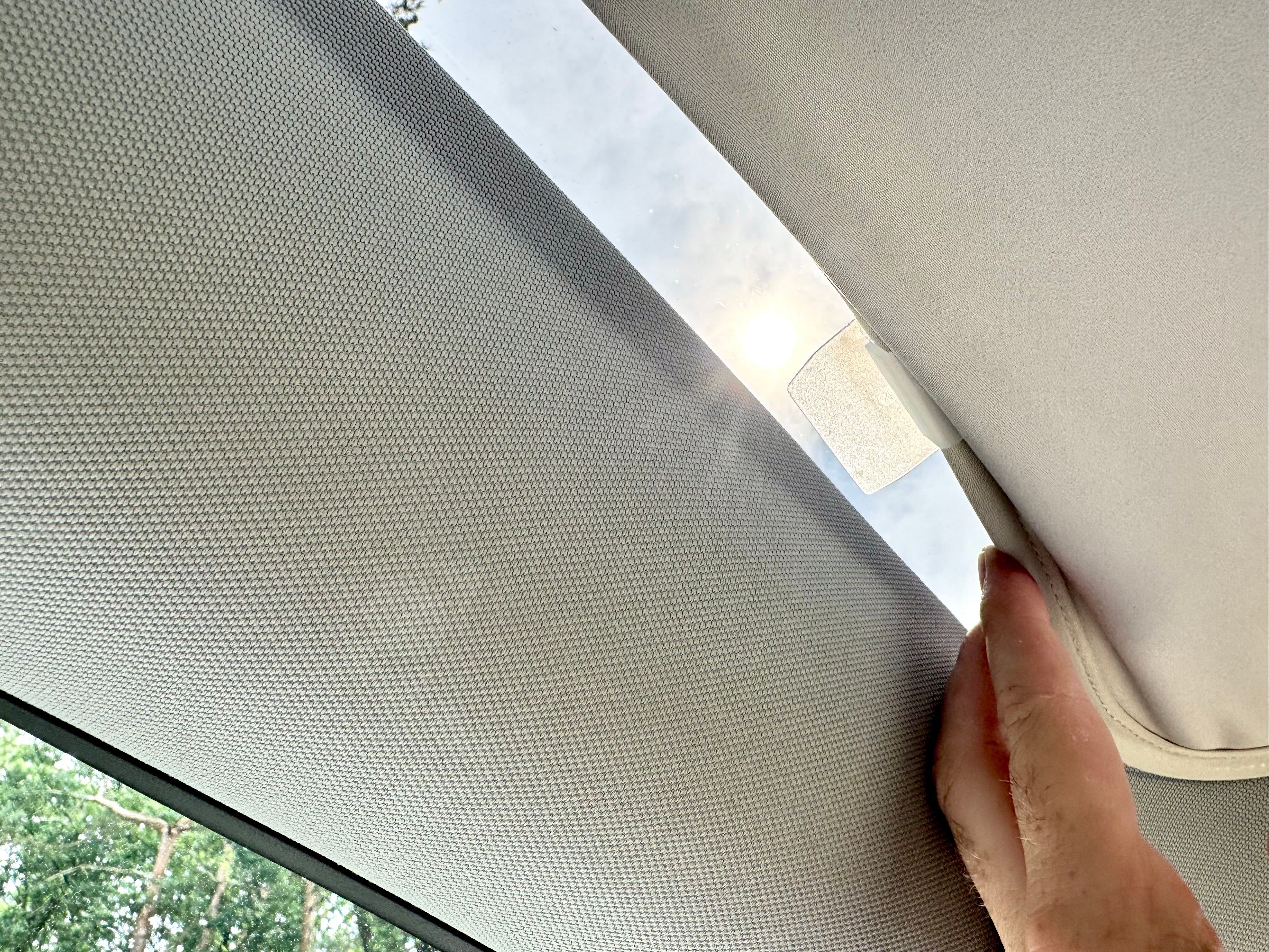 Tesla Model Y Juniper Sonnenschutz-Set mit UV-Schutz (Glasdach + Windschutzscheibe faltbar)