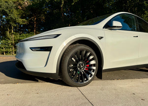 MSW 37T Matt Dark Graphite am Tesla Model Y Juniper, Seitenansicht