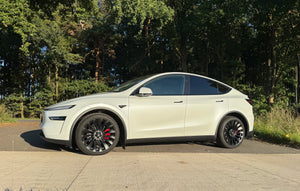 Tesla Model Y Juniper mit MSW 37T Matt Dark Graphite Felgen