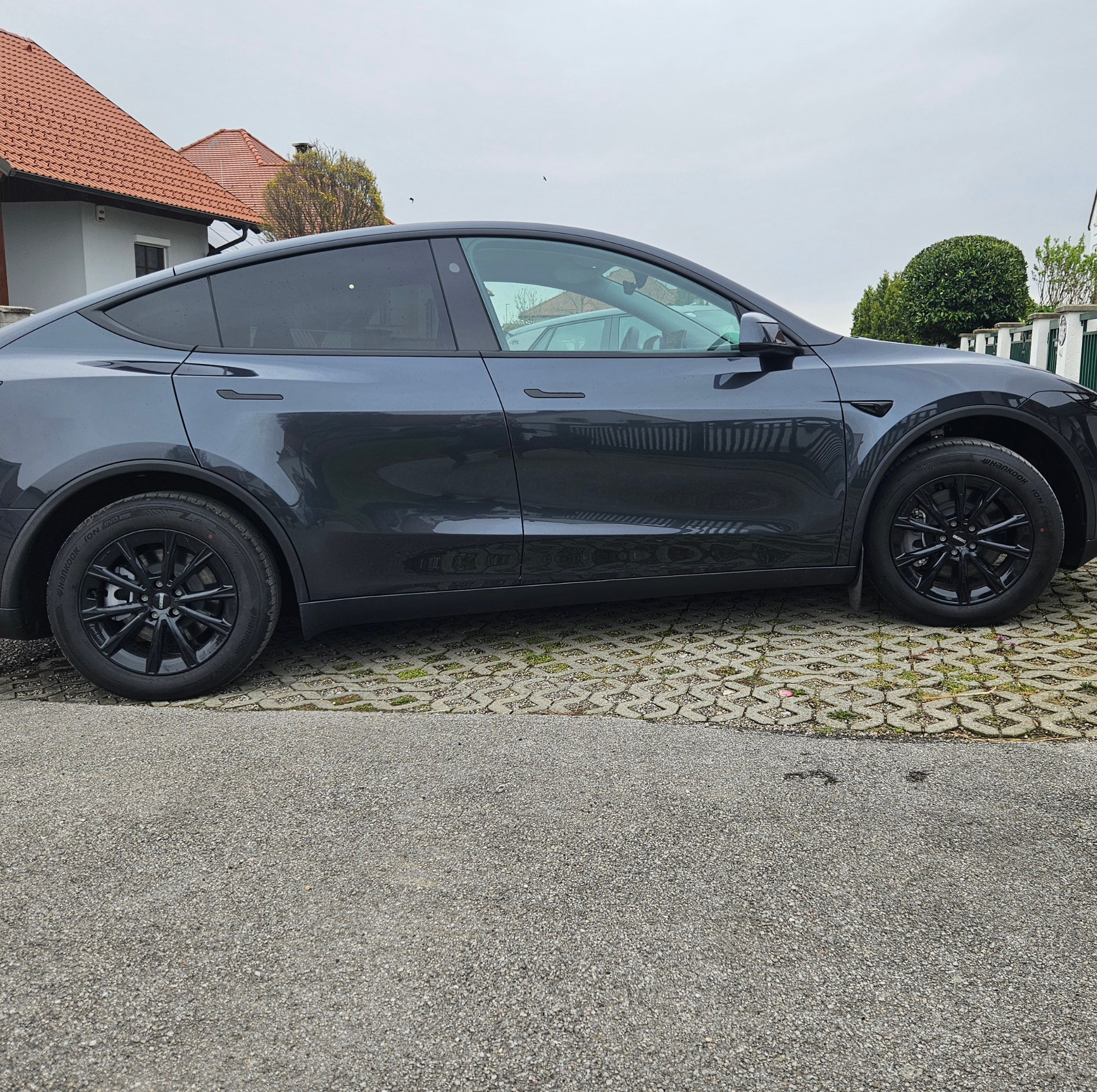 Tesla Model Y Juniper Standard 18-Zoll Komplettrad Dezent AR Black Schwarz Glanz (4 Stück)