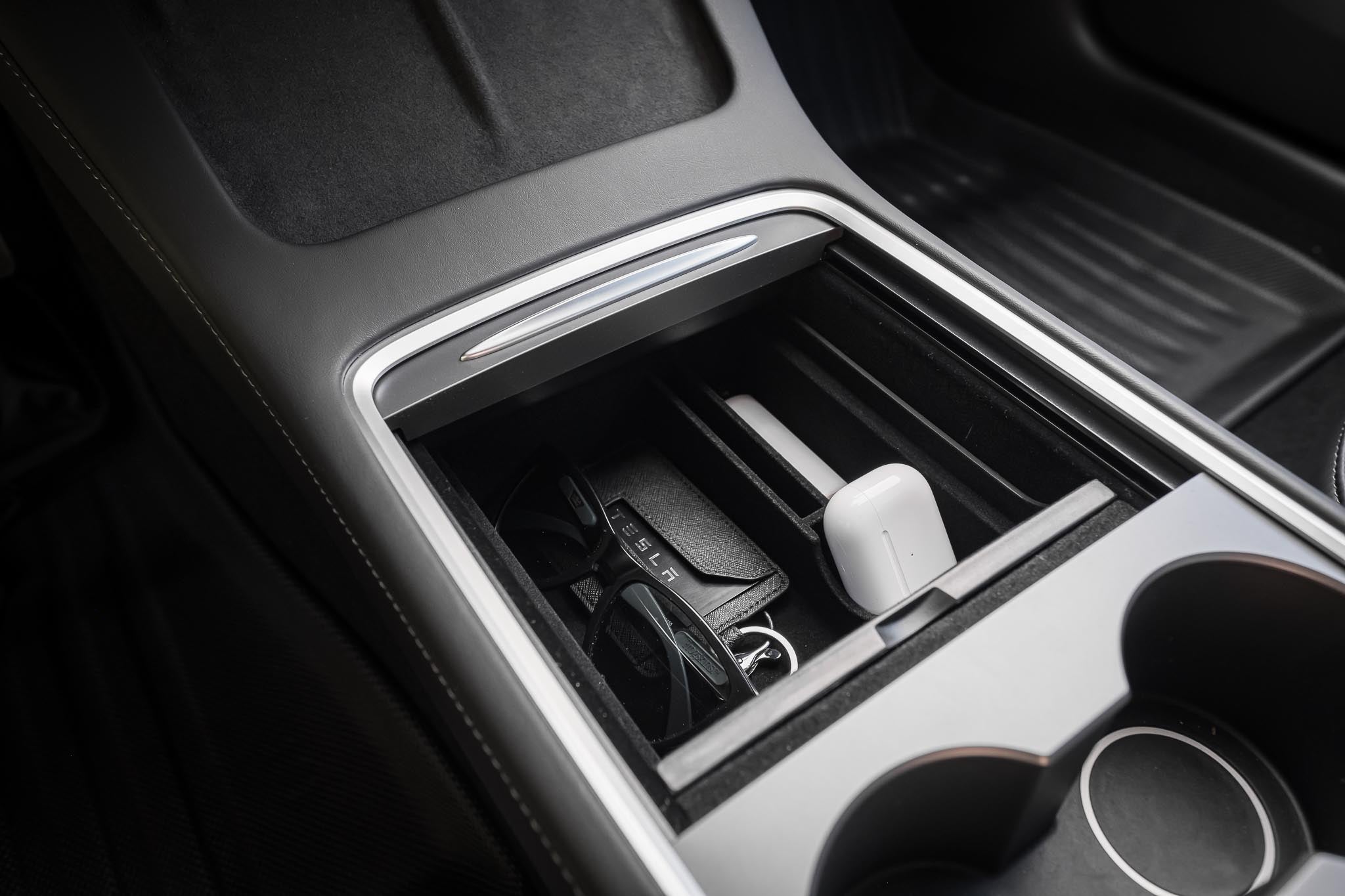 RUIYA Tesla Model 3 2021-2023 Mittelkonsole Armlehne Aufbewahrungsbox  Organizer mit Antirutschmatten Angepasst Tesla Model 3 Auto Zubehör 2021  2022